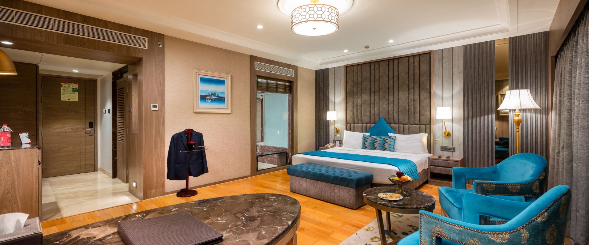 JR. Suite