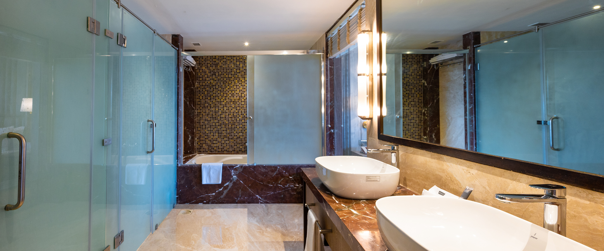 JR. Suite