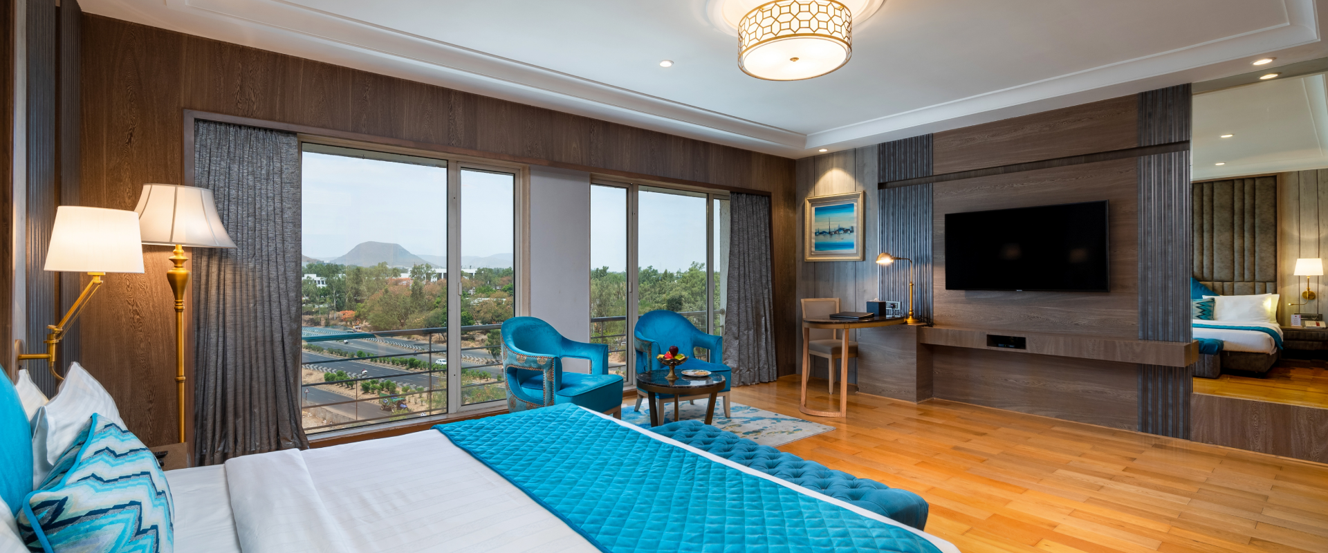 JR. Suite