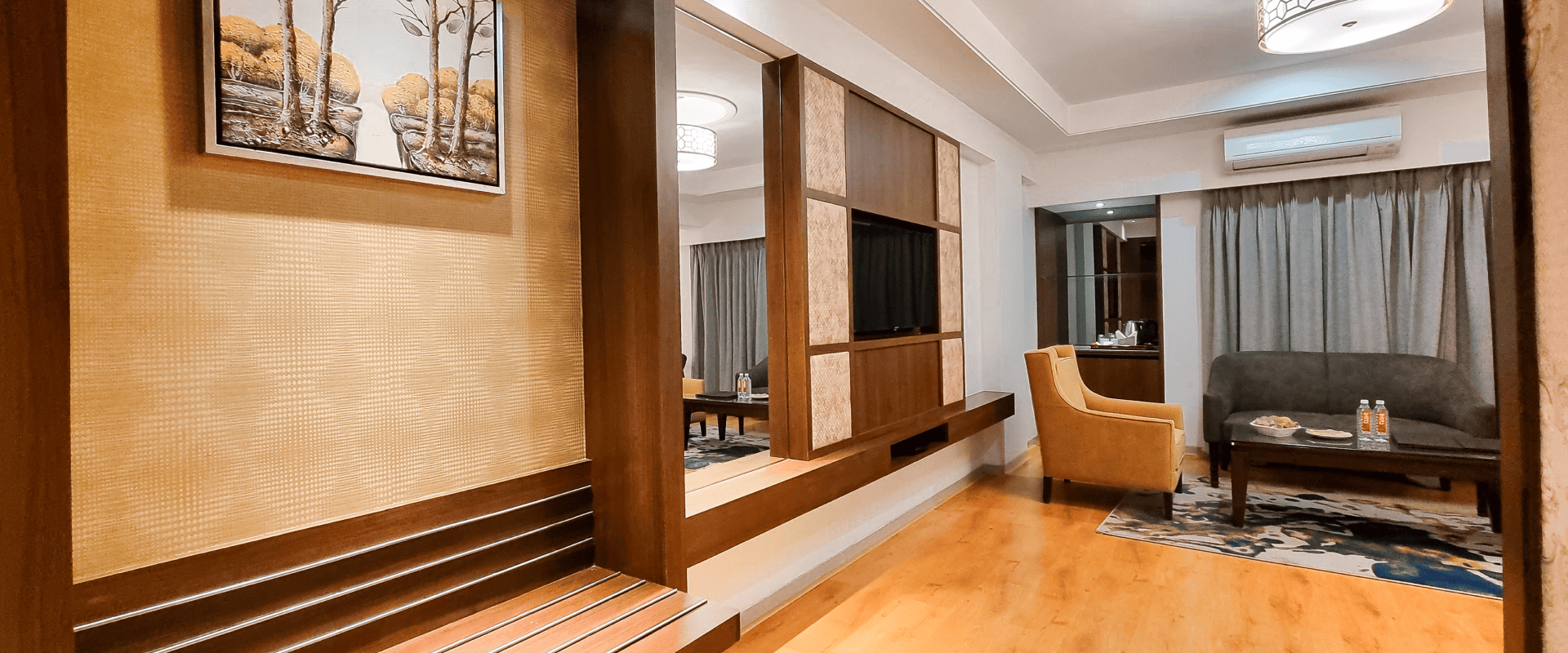JR. suite