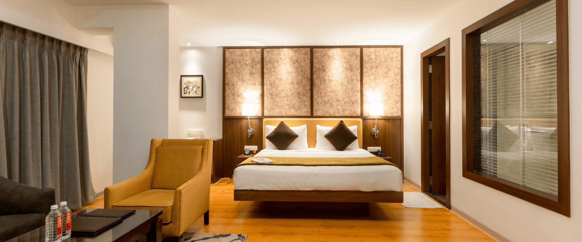 JR. suite