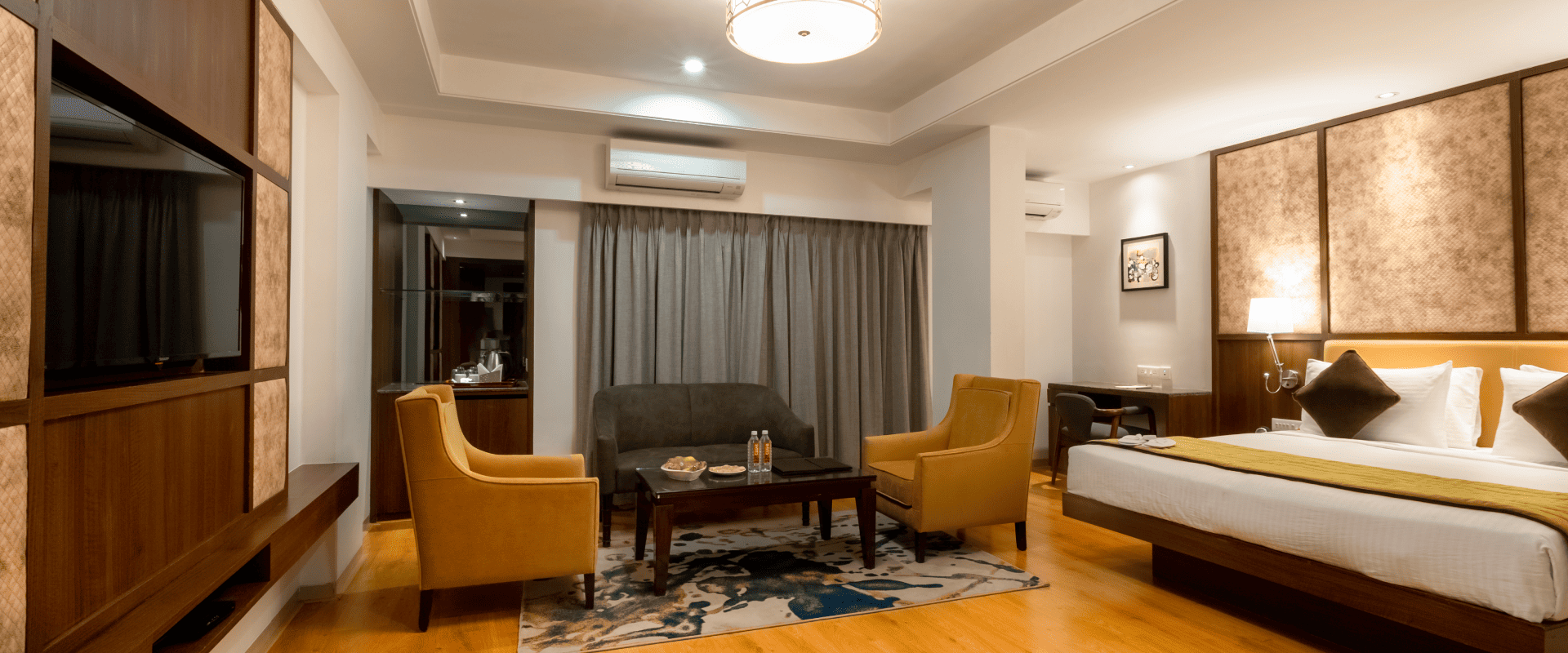 JR. suite