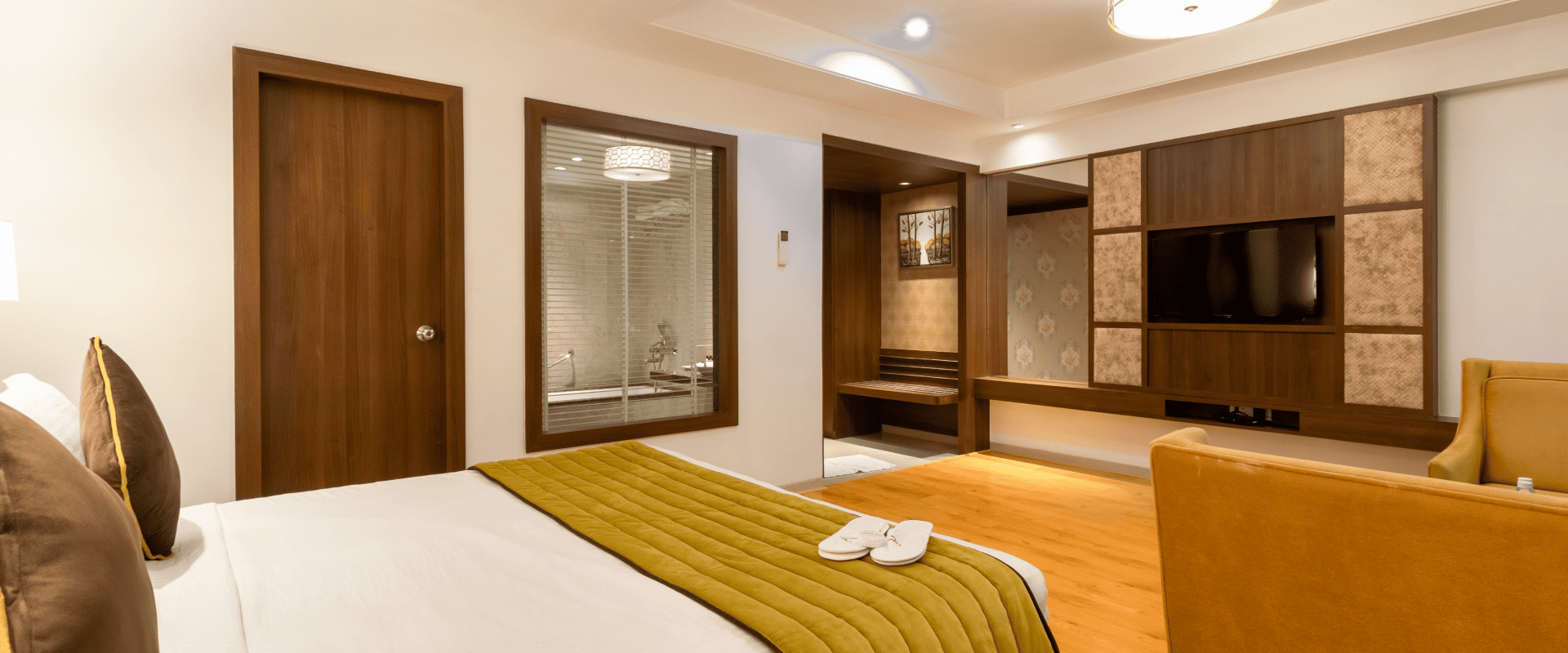 JR. suite