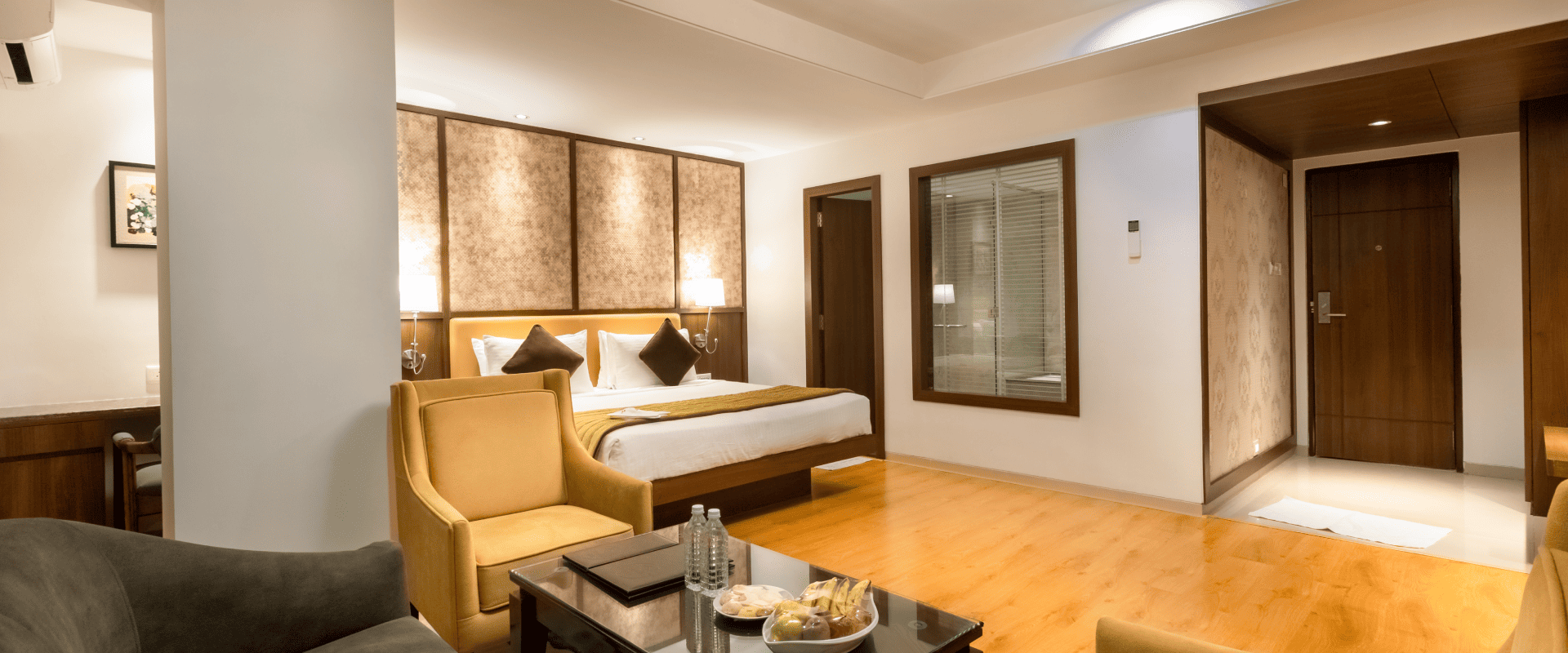JR. suite